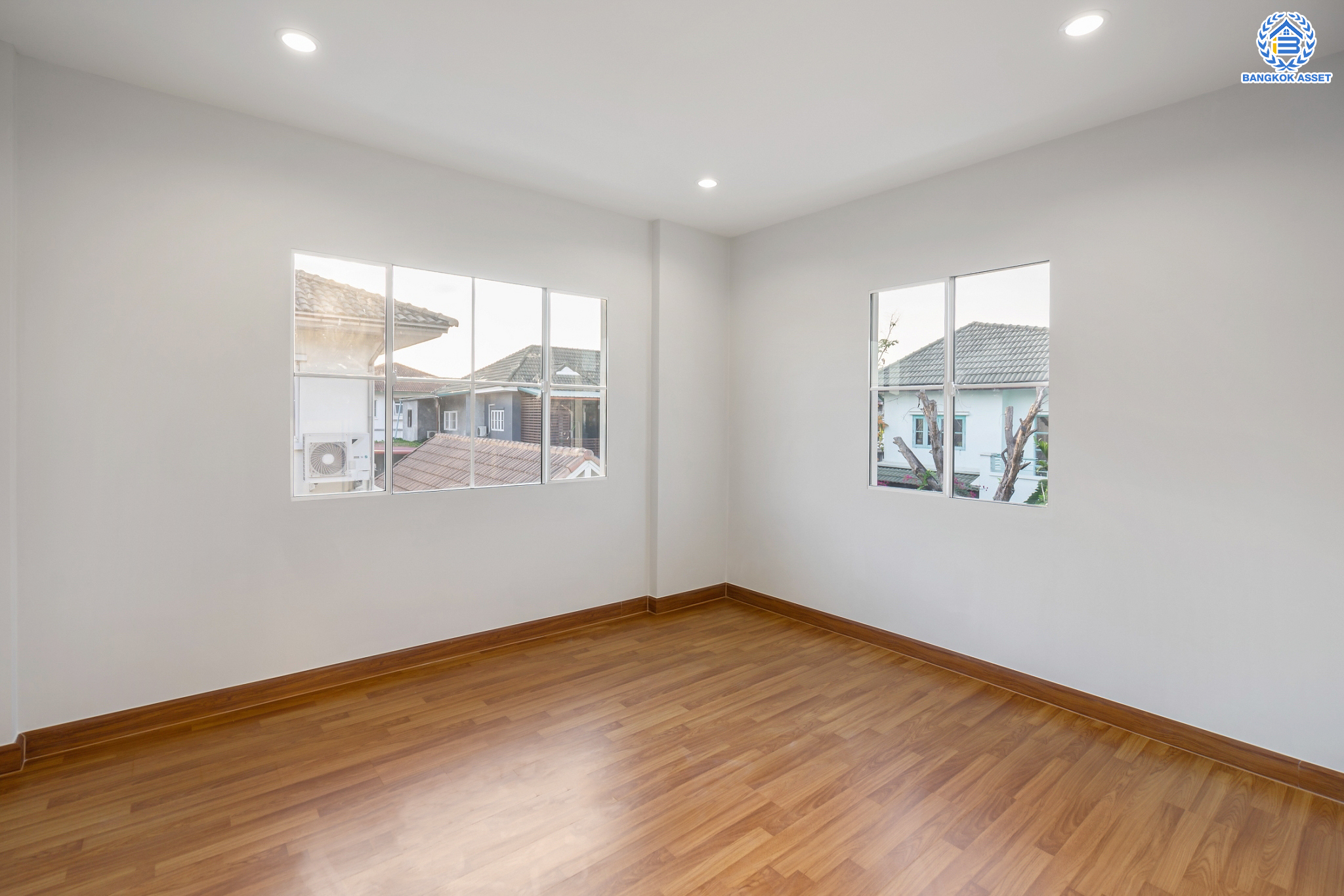 บ้านมือสองตกแต่งใหม่ ม.ชัยพฤกษ์ บางบัวทอง บ้านเดี่ยว แบรนด์ LH  เนื้อที่ 92.9 ตร.ว. ฟังก์ชัน 3 ห้องนอน 3 ห้องน้ำ จอดรถได้ถึง 4 คัน มีพื้นที่บริเวณบ้านกว้างขวางกว่า 232 ตร.ม. พร้อม Facilities ครบครัน บนทำเลเดินทางสะดวก ติดถนนบางกรวย-ไทรน้อย ใกล้เซ็นทรัลเวสต์เกต และรถไฟฟ้าสายสีม่วง "สถานีบางพลู"